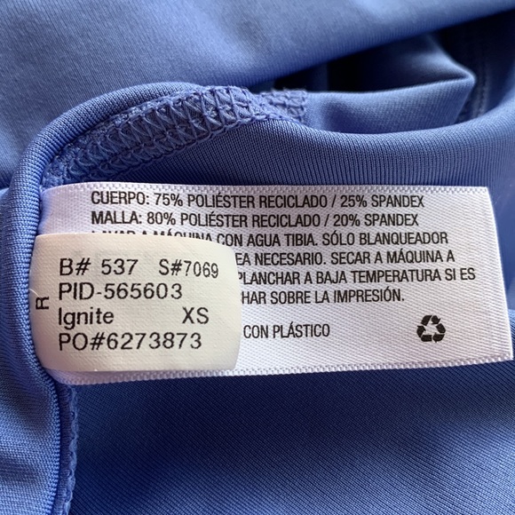 All in motion size X-Small periwinkle cropped leggings with laser cut dot design - Picture 4 of 12